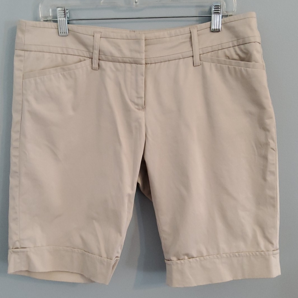 Willi Smith size 10 khaki shorts with pockets